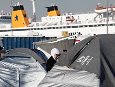 Υπό άκρα μυστικότητα η μεταφορά των 17 Τούρκων φυγάδων στον Πειραιά